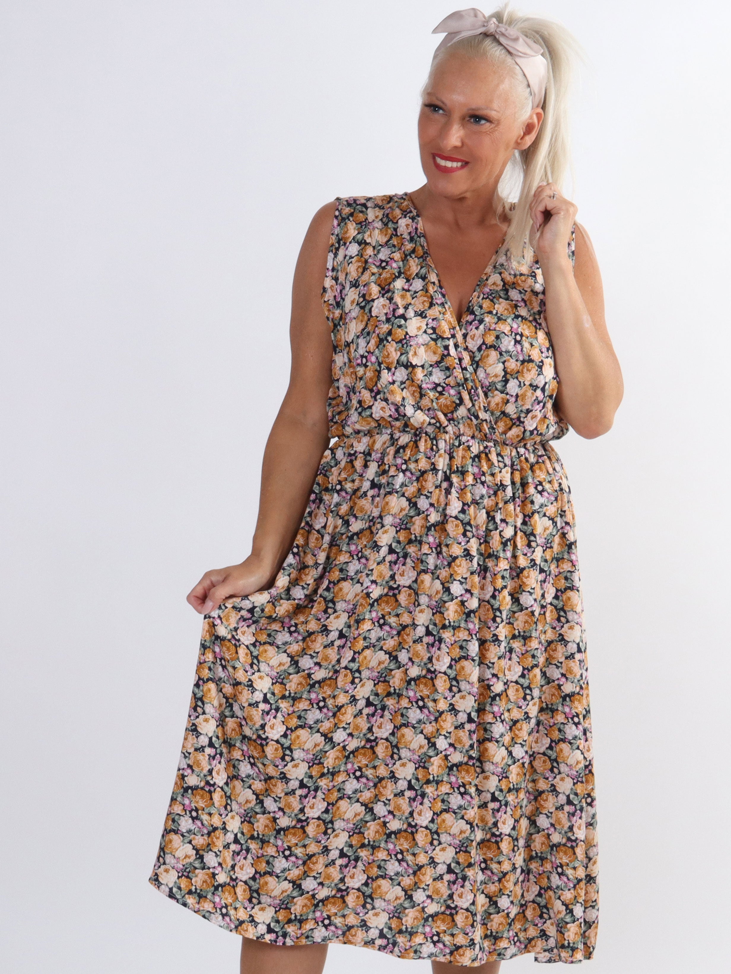 Liv - Sød kjole i småt blomsterprint